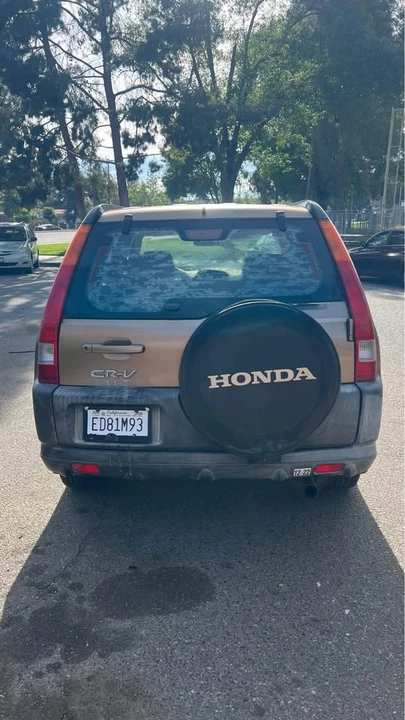 2004 Honda CR-V 2nd Gen - Image 2 of 8