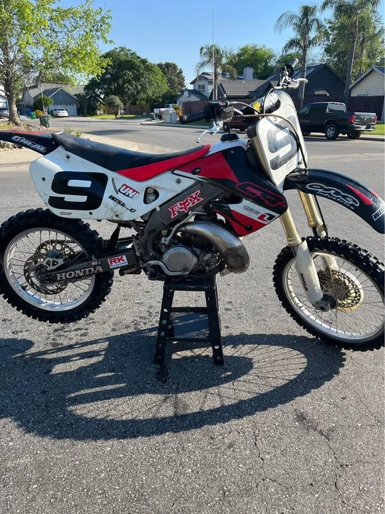 1998 Honda CR - Image 2 of 6