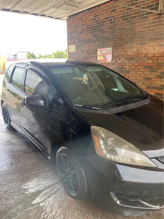 Honda Fit - Image 2 of 3