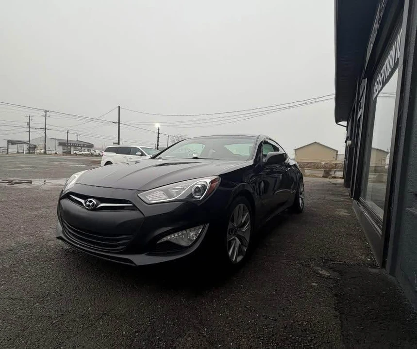 2014 Hyundai Genesis - Image 2 of 9