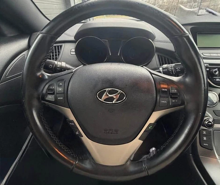 2014 Hyundai Genesis - Image 8 of 9