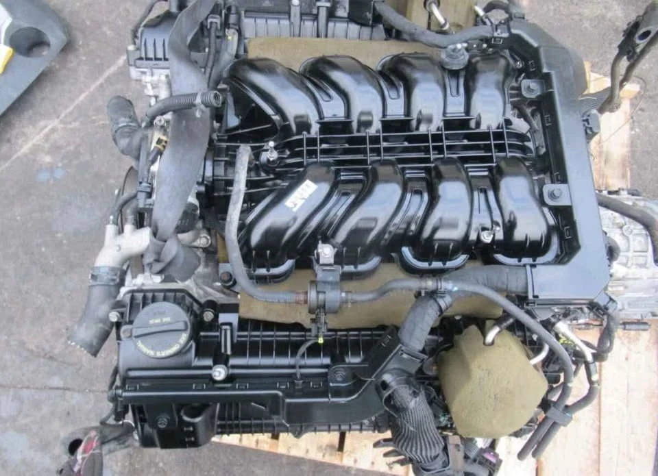 2013 Hyundai Genesis - Image 2 of 4