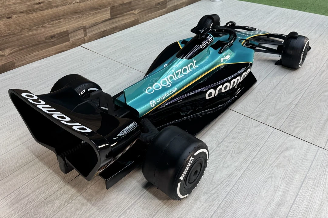 Parts & Memorabilia Scale Models - Image 2 of 3