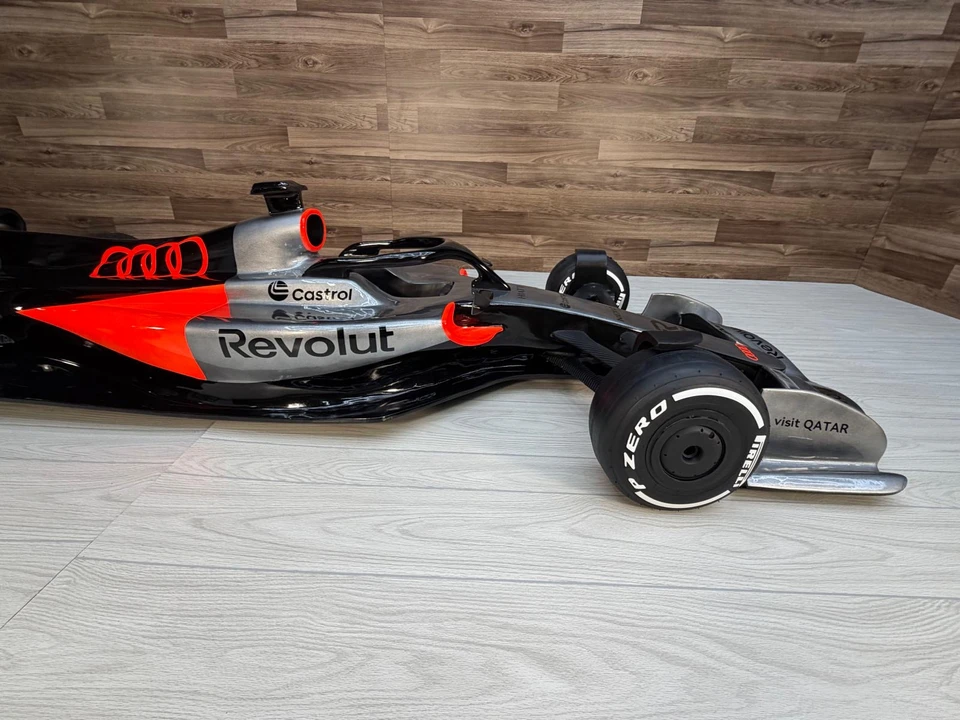 Parts & Memorabilia Scale Models - Image 3 of 4