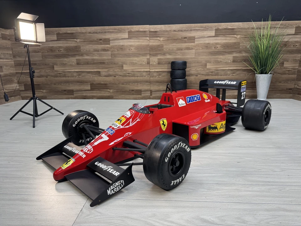 Parts & Memorabilia Scale Models - Image 2 of 31