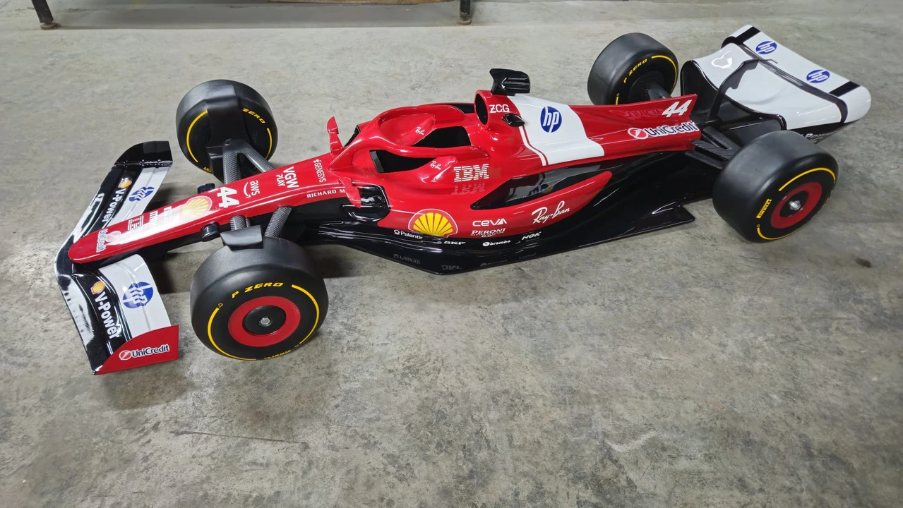 Parts & Memorabilia Scale Models - Image 14 of 31