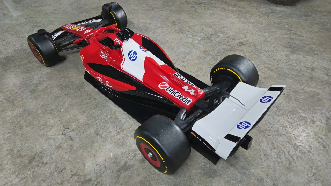 Parts & Memorabilia Scale Models - Image 12 of 31
