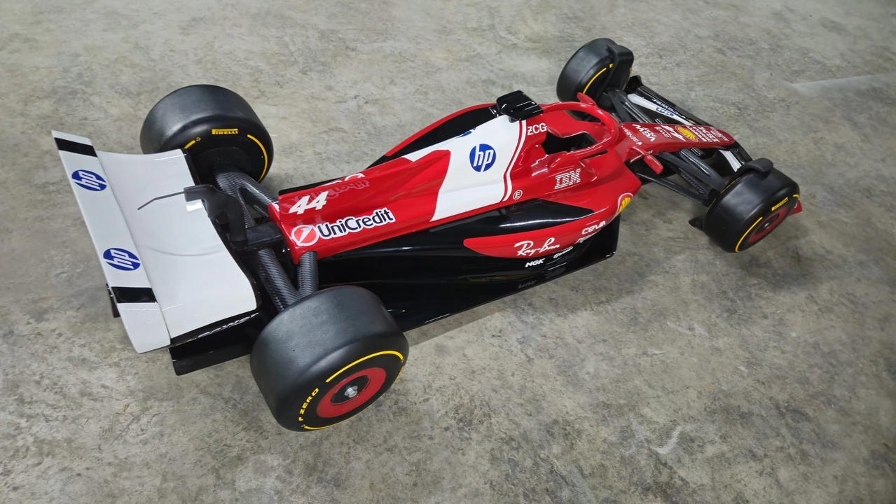 Parts & Memorabilia Scale Models - Image 11 of 31