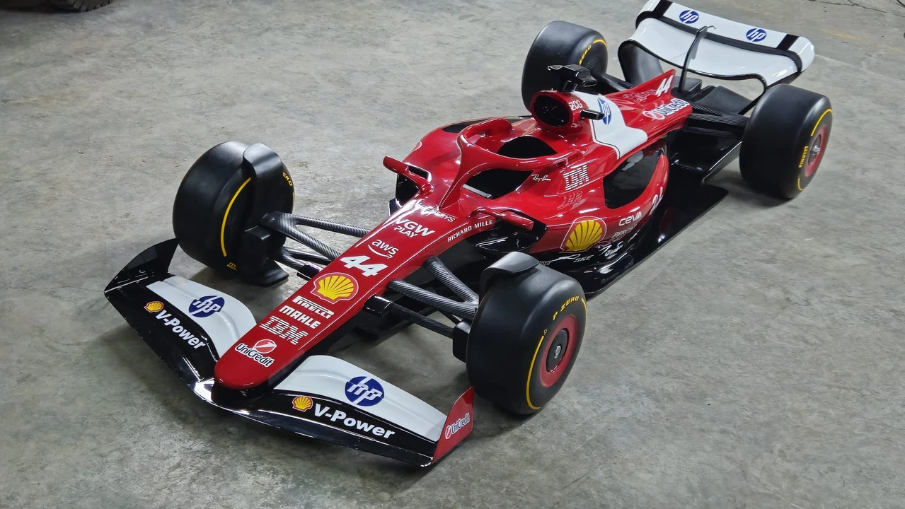 Parts & Memorabilia Scale Models - Image 10 of 31