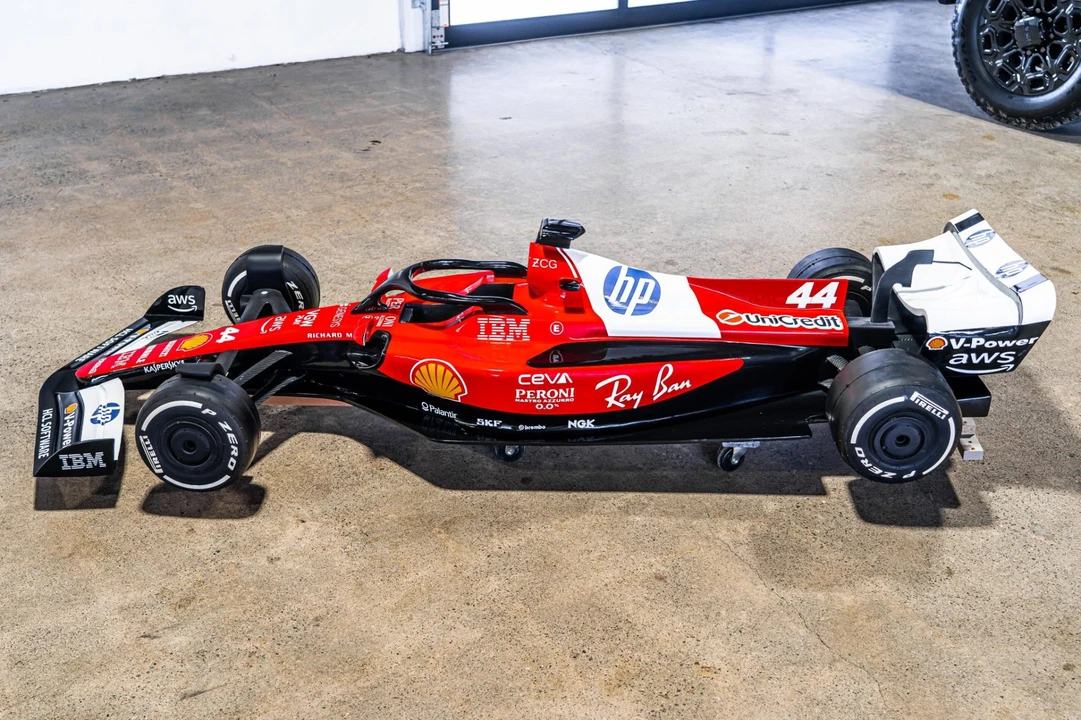 Parts & Memorabilia Scale Models - Image 3 of 3