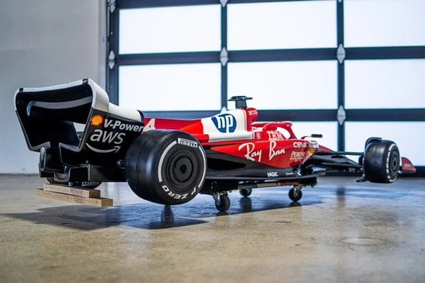 Parts & Memorabilia Scale Models - Image 2 of 3