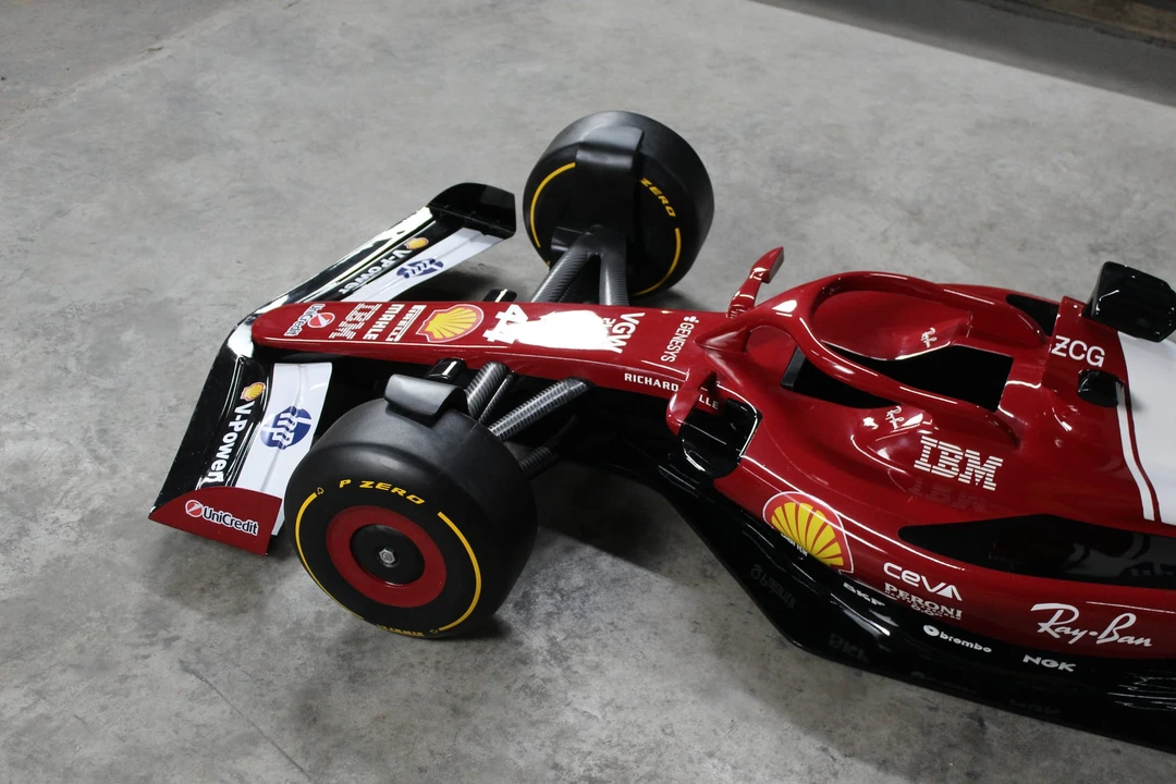 Parts & Memorabilia Scale Models - Image 18 of 31