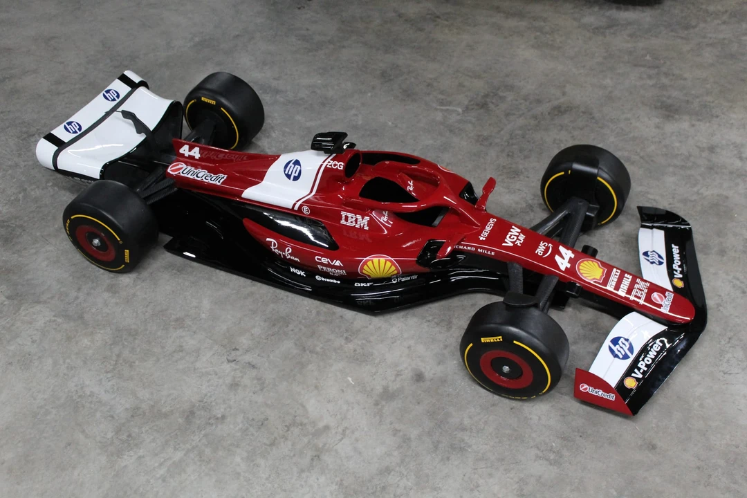 Parts & Memorabilia Scale Models - Image 2 of 31