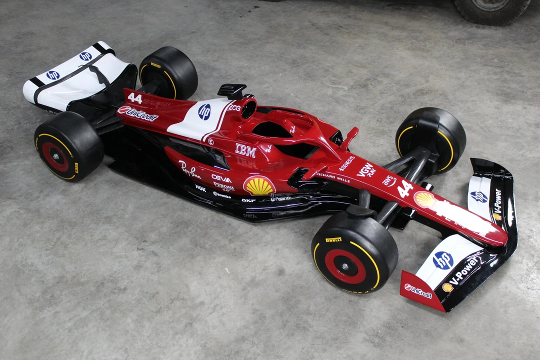 Parts & Memorabilia Scale Models - Image 3 of 31