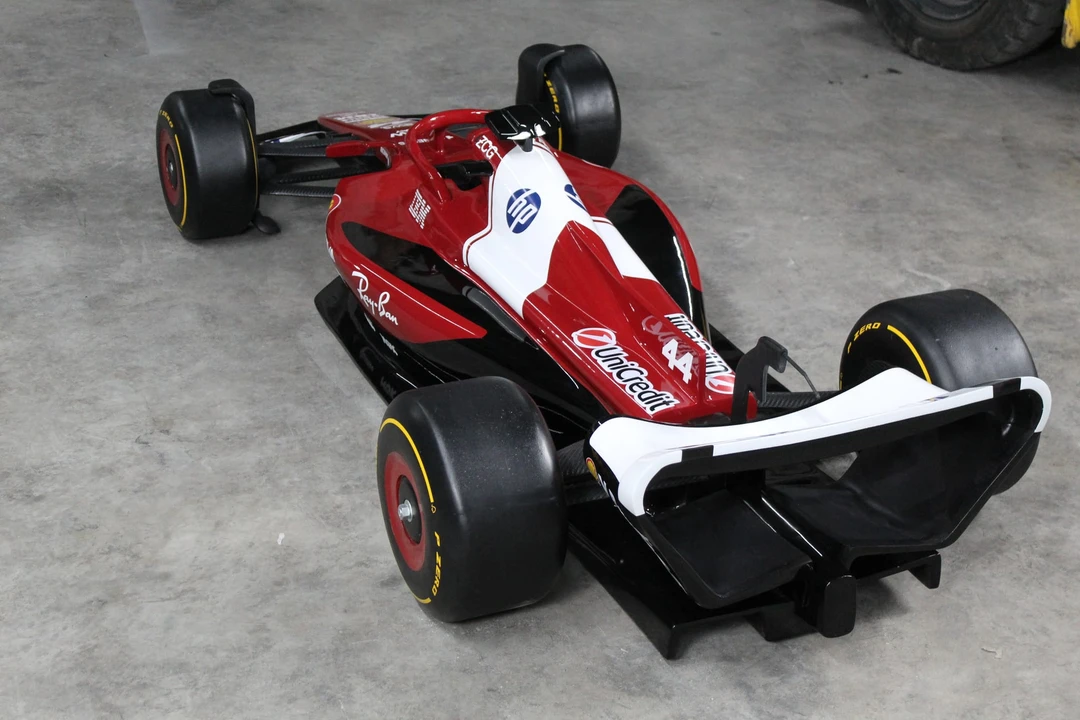 Parts & Memorabilia Scale Models - Image 5 of 31