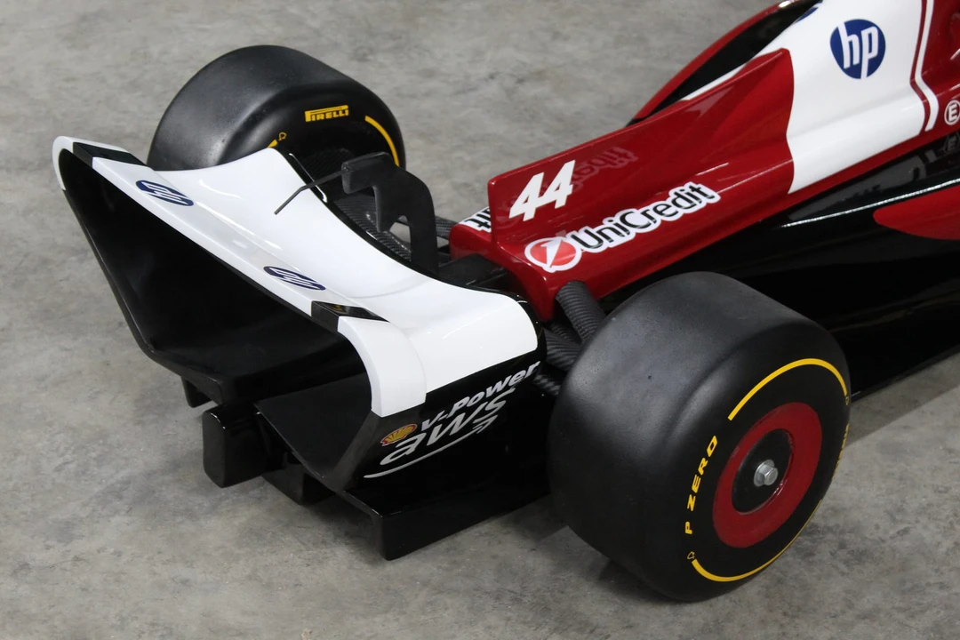 Parts & Memorabilia Scale Models - Image 26 of 31