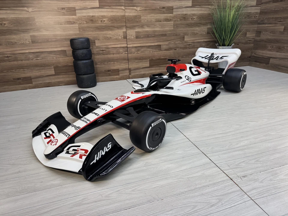 Parts & Memorabilia Scale Models - Image 4 of 31