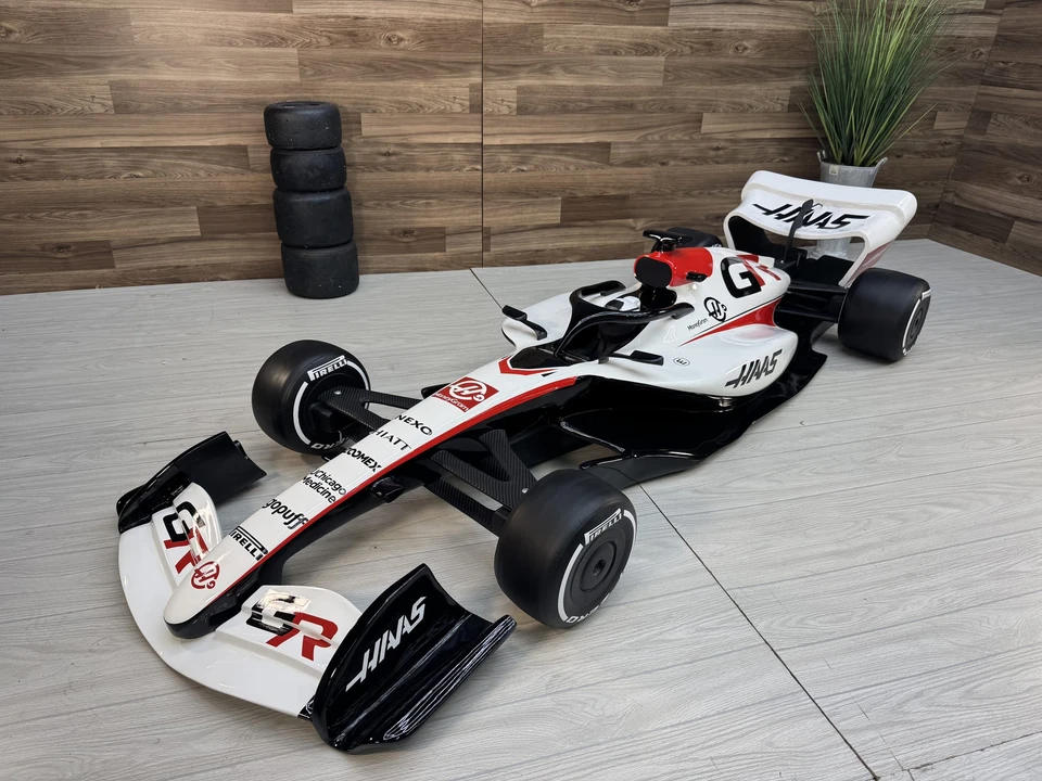 Parts & Memorabilia Scale Models - Image 3 of 31