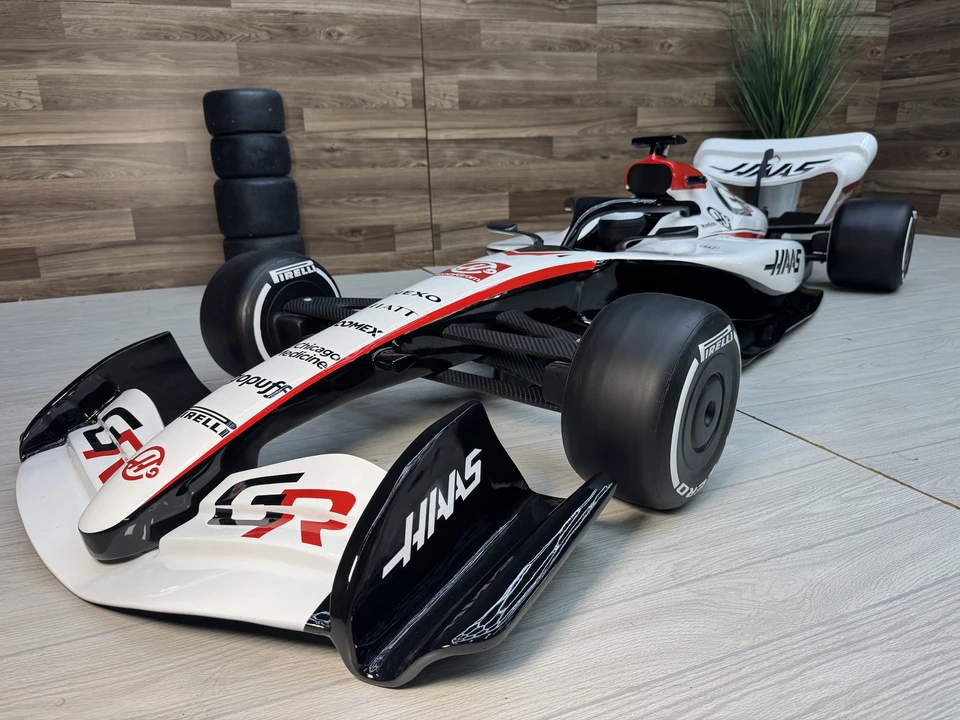 Parts & Memorabilia Scale Models - Image 2 of 31