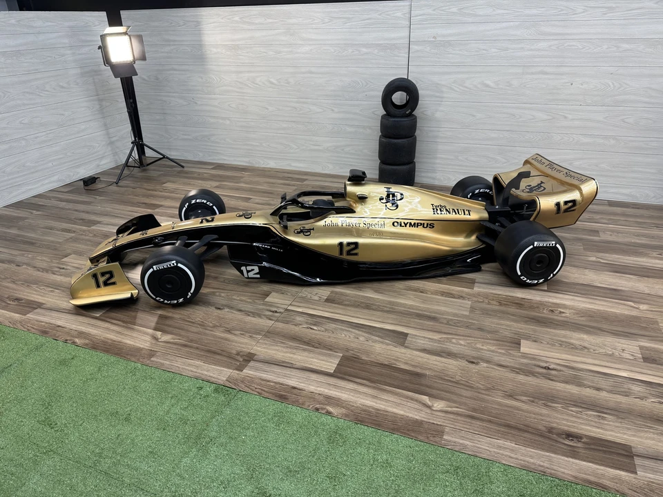 Parts & Memorabilia Scale Models - Image 4 of 31