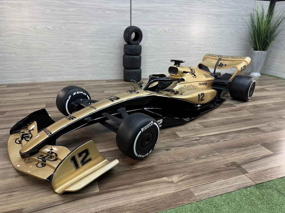 Parts & Memorabilia Scale Models - Image 2 of 31