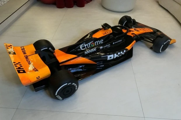 Parts & Memorabilia Scale Models - Image 2 of 4