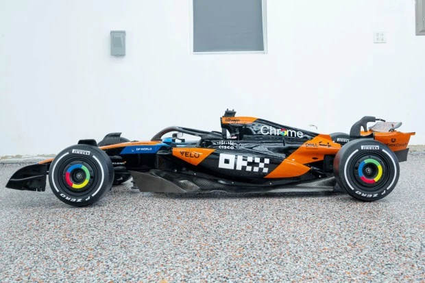 Parts & Memorabilia Scale Models - Image 3 of 4