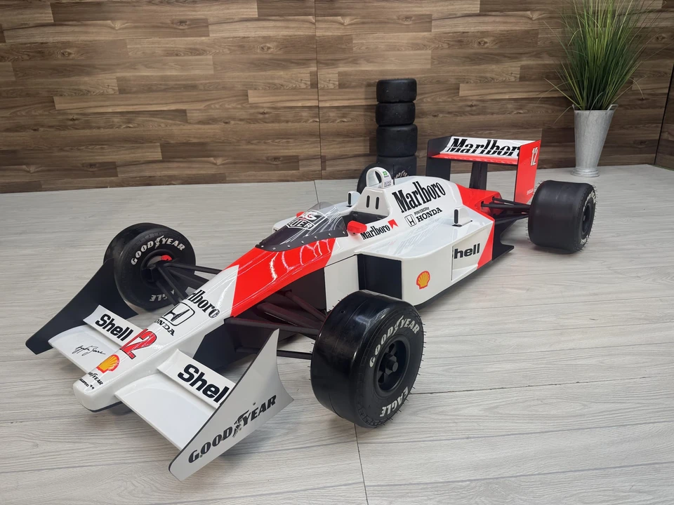 Parts & Memorabilia Scale Models - Image 3 of 31