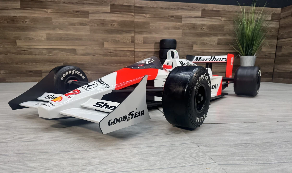 Parts & Memorabilia Scale Models - Image 4 of 31