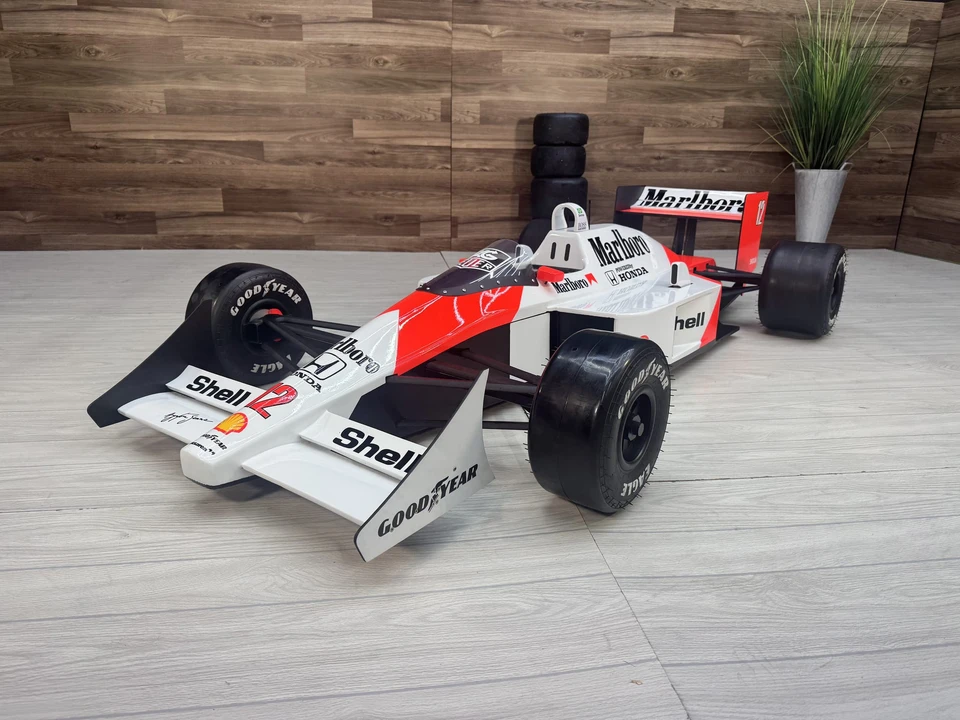 Parts & Memorabilia Scale Models - Image 5 of 31