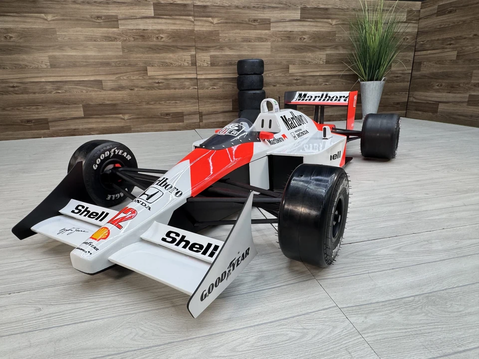 Parts & Memorabilia Scale Models - Image 2 of 31