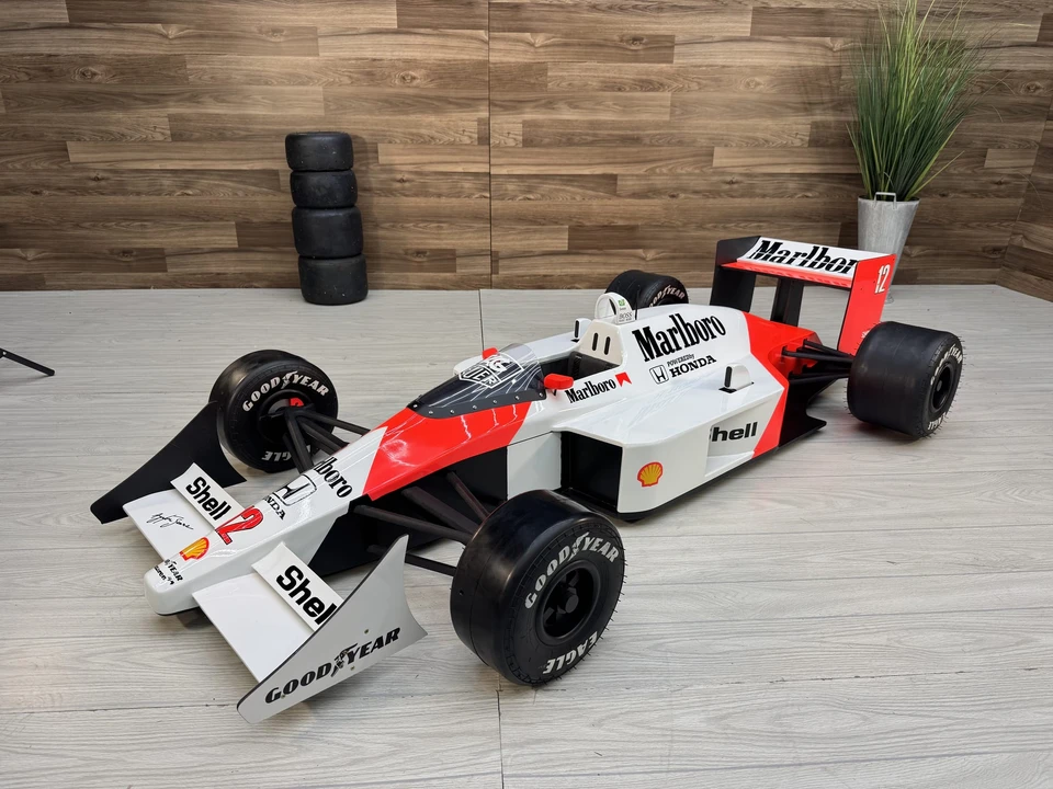 Parts & Memorabilia Scale Models - Image 5 of 31