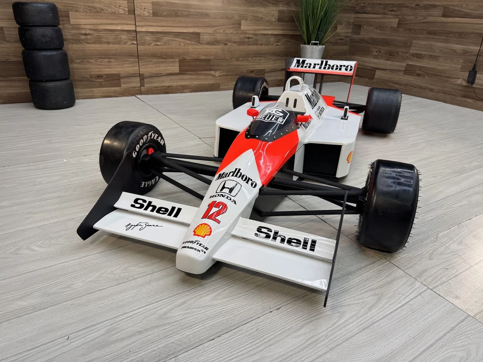 Parts & Memorabilia Scale Models - Image 3 of 31