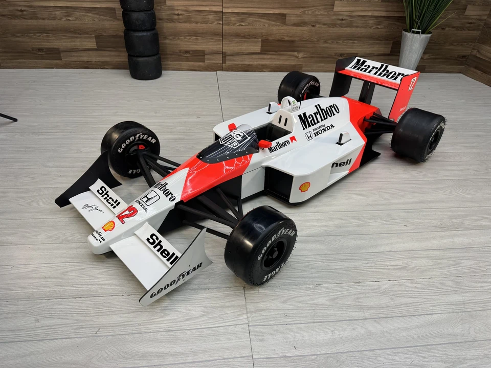 Parts & Memorabilia Scale Models - Image 4 of 31