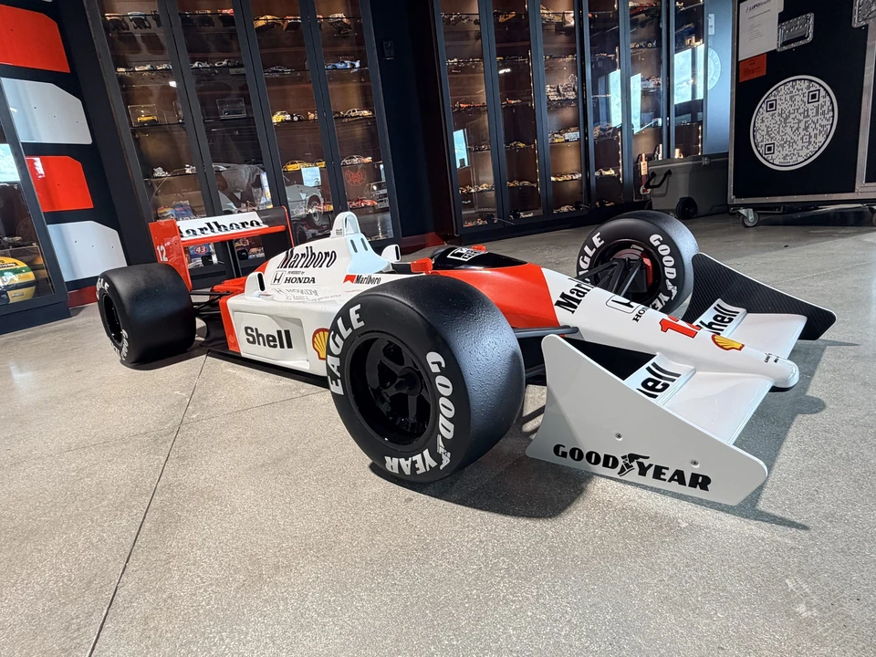 Parts & Memorabilia Scale Models - Image 3 of 20