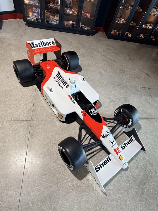 Parts & Memorabilia Scale Models - Image 2 of 20