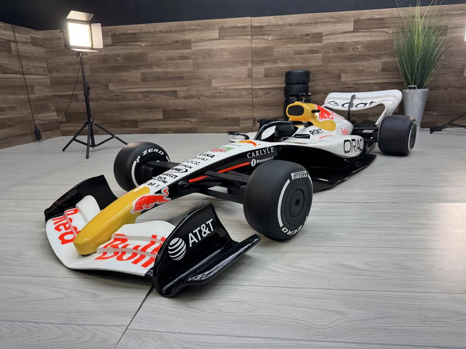 Parts & Memorabilia Scale Models - Image 6 of 31