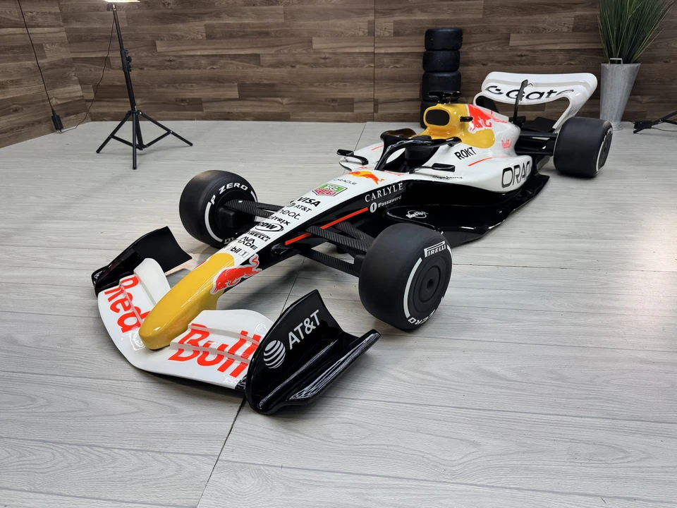 Parts & Memorabilia Scale Models - Image 5 of 31