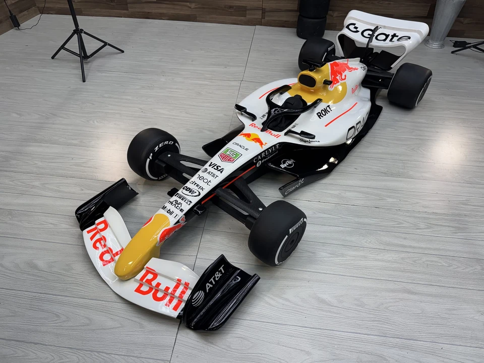 Parts & Memorabilia Scale Models - Image 3 of 31