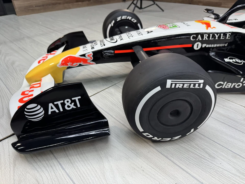 Parts & Memorabilia Scale Models - Image 18 of 31