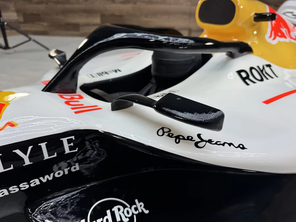 Parts & Memorabilia Scale Models - Image 25 of 31
