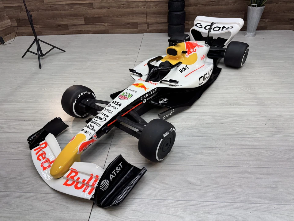 Parts & Memorabilia Scale Models - Image 4 of 31