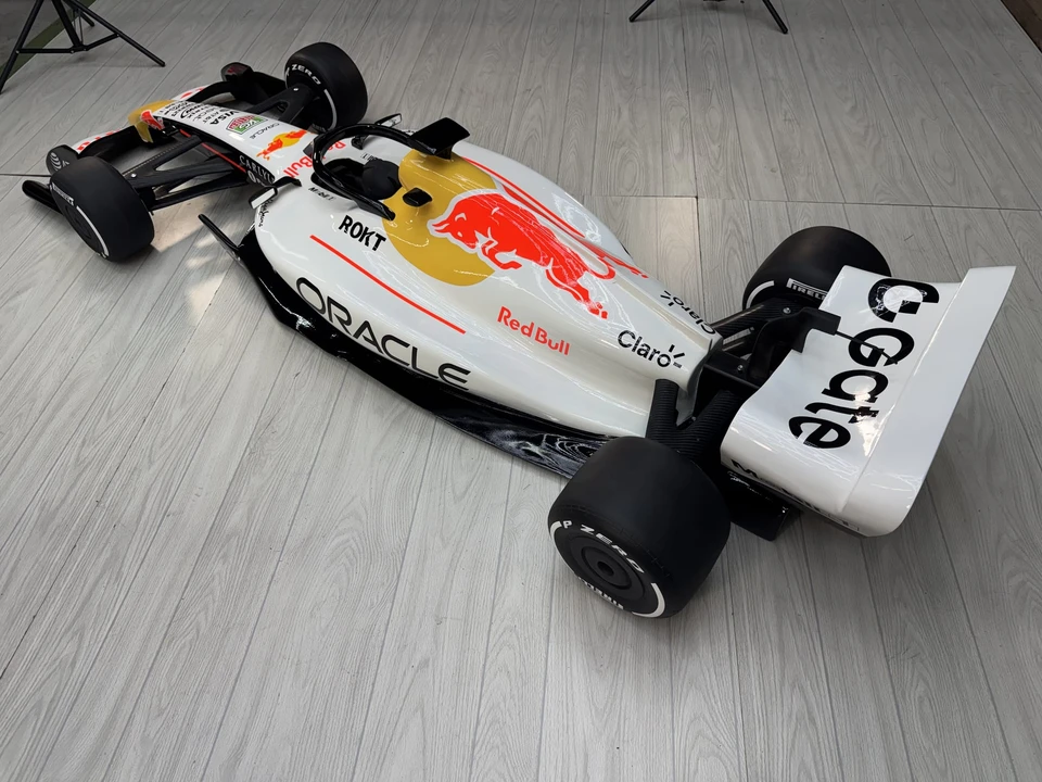Parts & Memorabilia Scale Models - Image 9 of 31