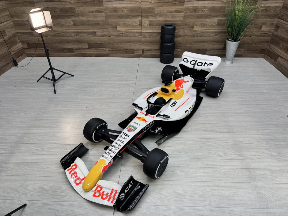 Parts & Memorabilia Scale Models - Image 2 of 31