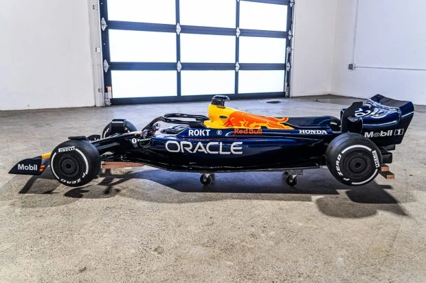 Parts & Memorabilia Scale Models - Image 2 of 3