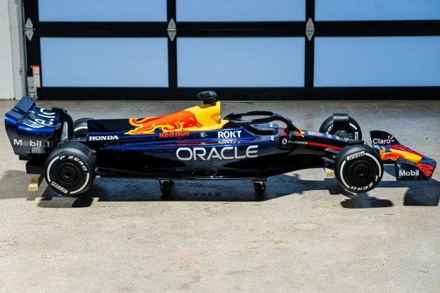 Parts & Memorabilia Scale Models - Image 3 of 3