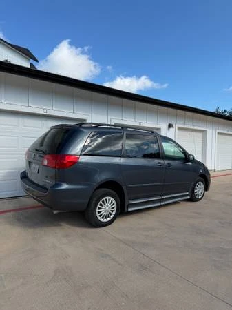 2009 Toyota Sienna - Image 4 of 28