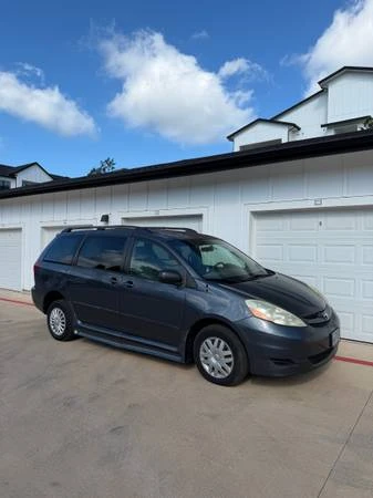 2009 Toyota Sienna - Image 6 of 28