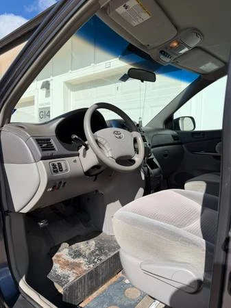 2009 Toyota Sienna - Image 11 of 28