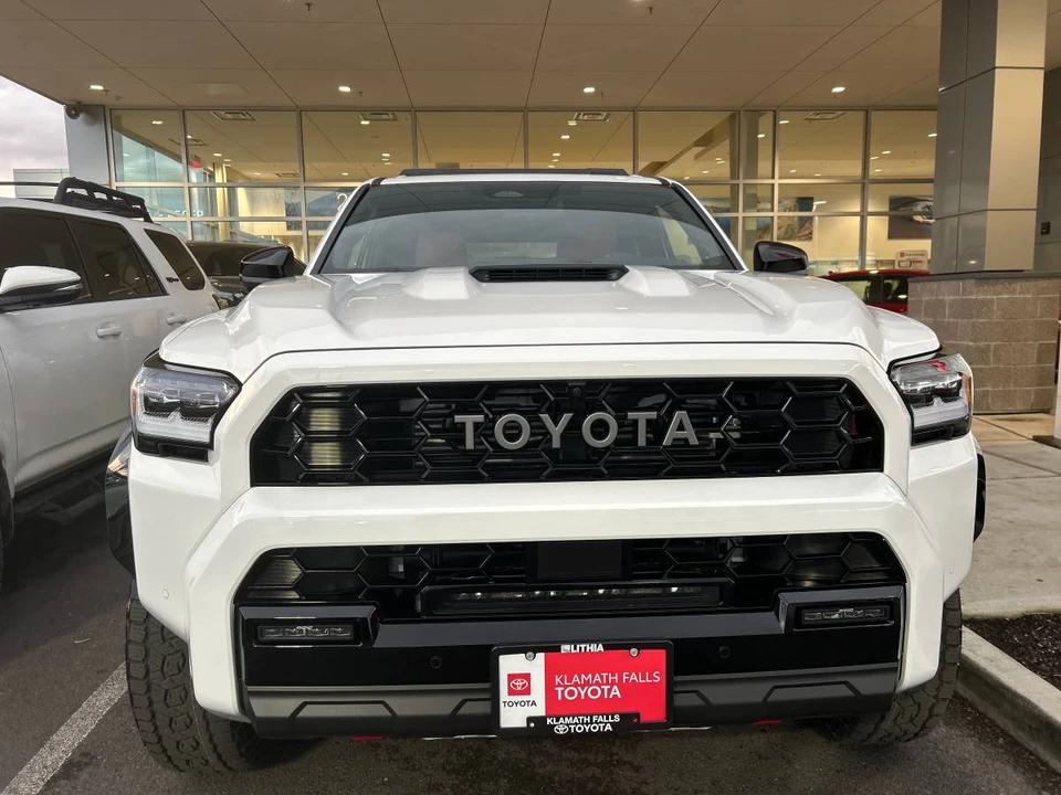 2026 Toyota 4Runner 6th Gen - Image 4 of 6